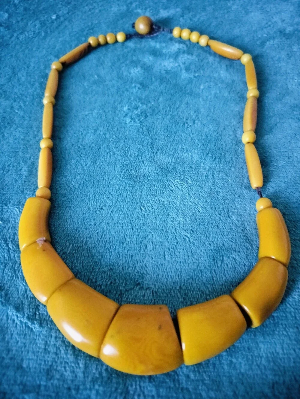 Vintage Butterscotch Yellow Resin Necklace Graduated Curved Bib Collar Beads